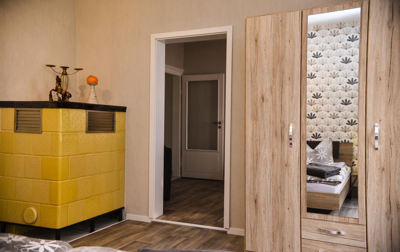 Ferienwohnung Schwarz & Weiss Айзенах Екстериор снимка