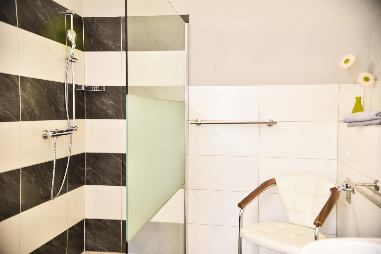 Ferienwohnung Schwarz & Weiss Айзенах Екстериор снимка